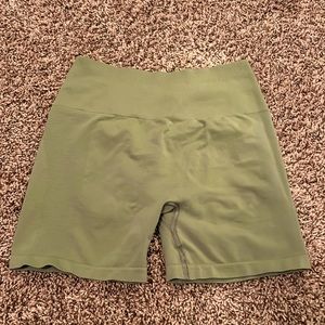 Alphalete Short 4.5”, size medium; color light green